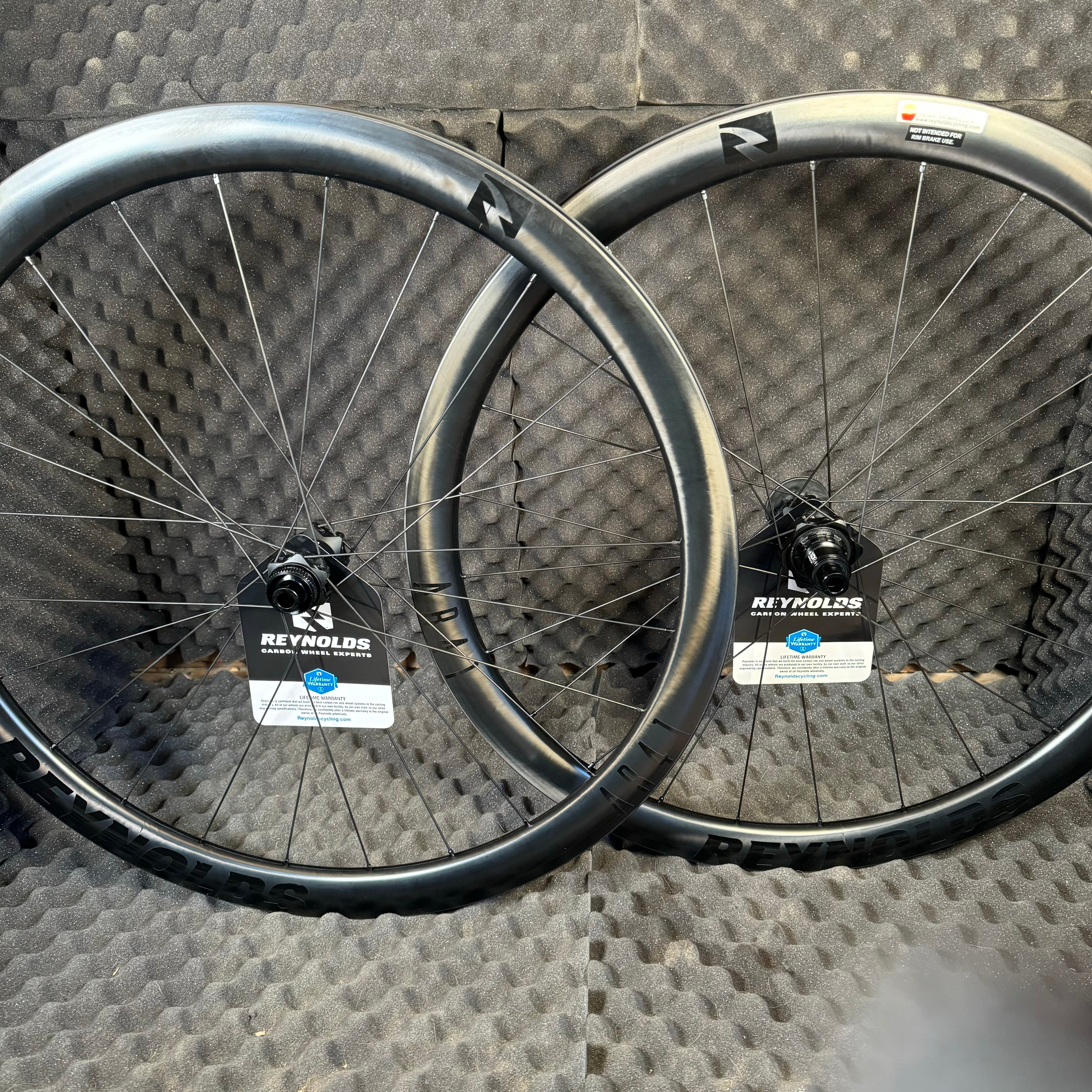 Reynolds AR 41 Disc brake with rotors and cassette