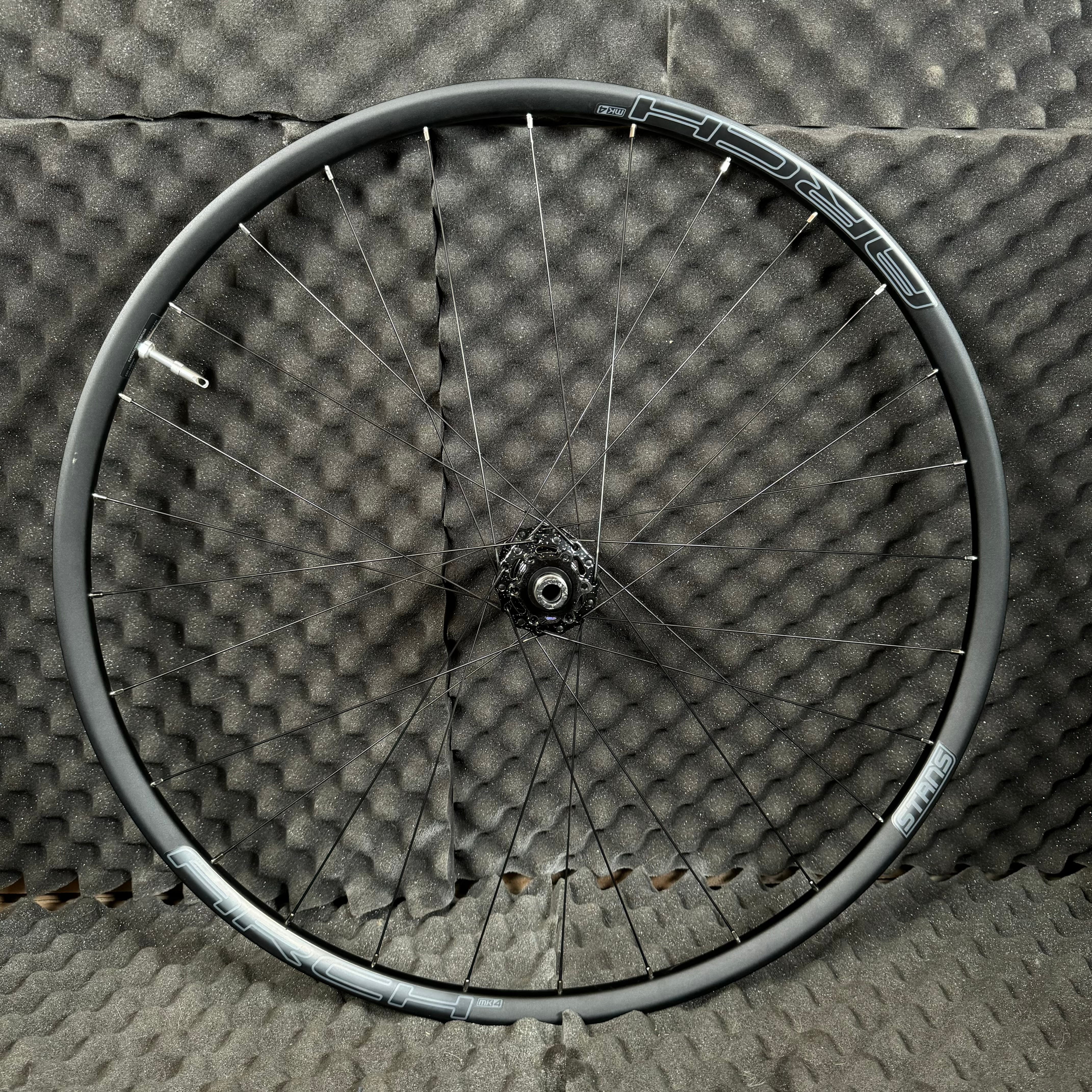 Midnight Sparkle Onxy Vesper with Arch Mk4 Trail wheels