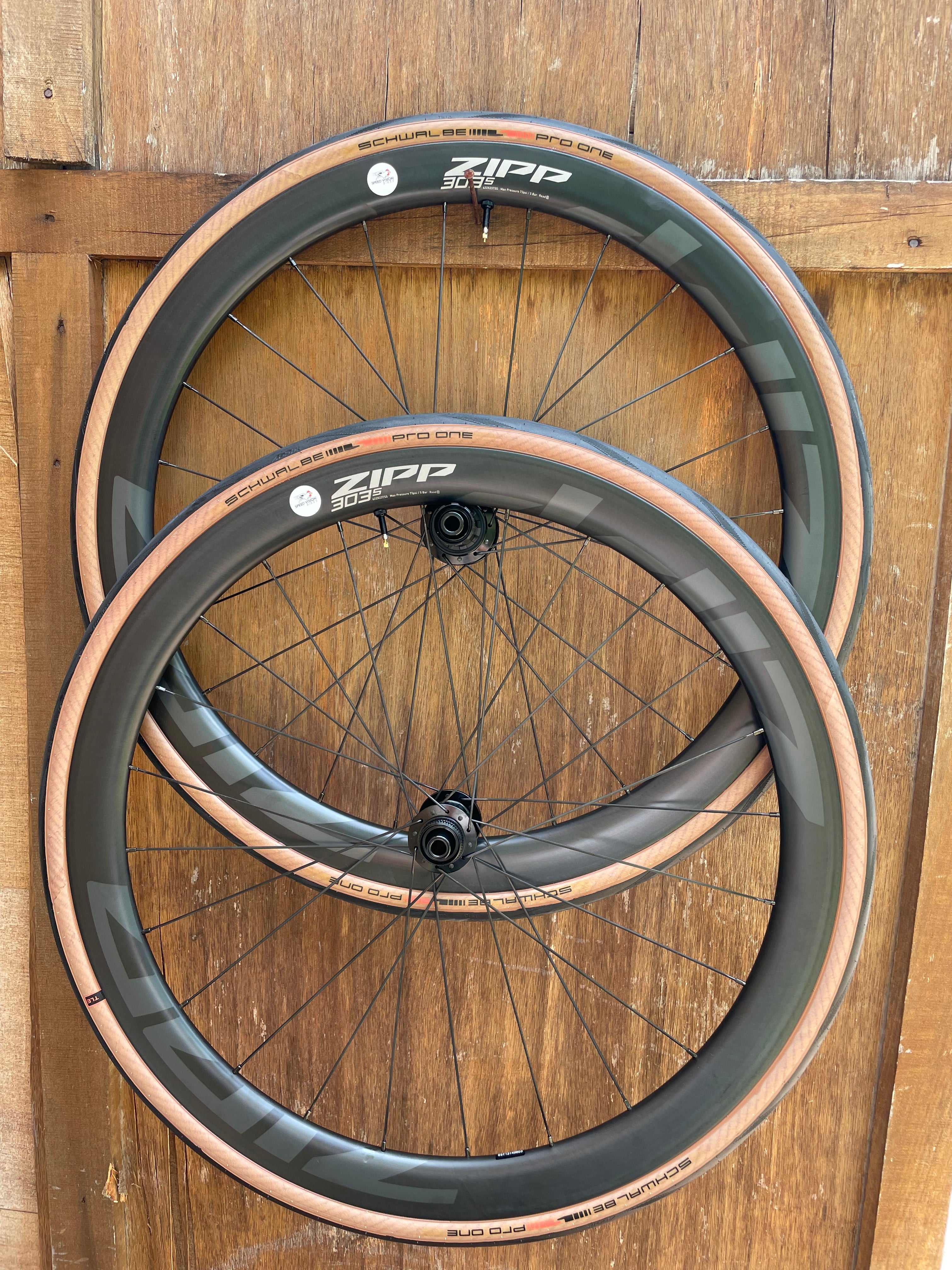 Very Lightly used Zipp 303"S" Carbon Disc brake