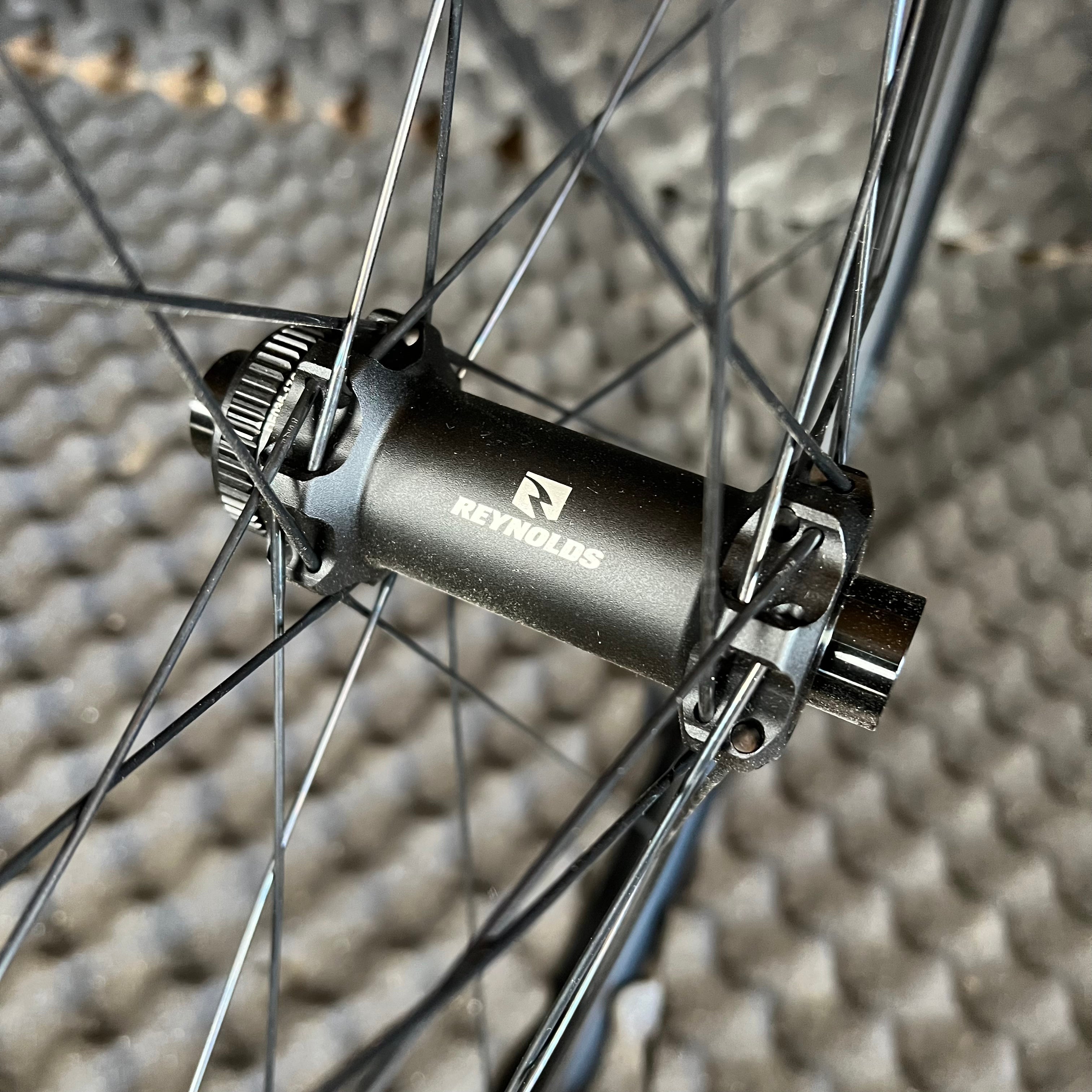 1530 gram Notubes Crest MK4 XC Wheelset