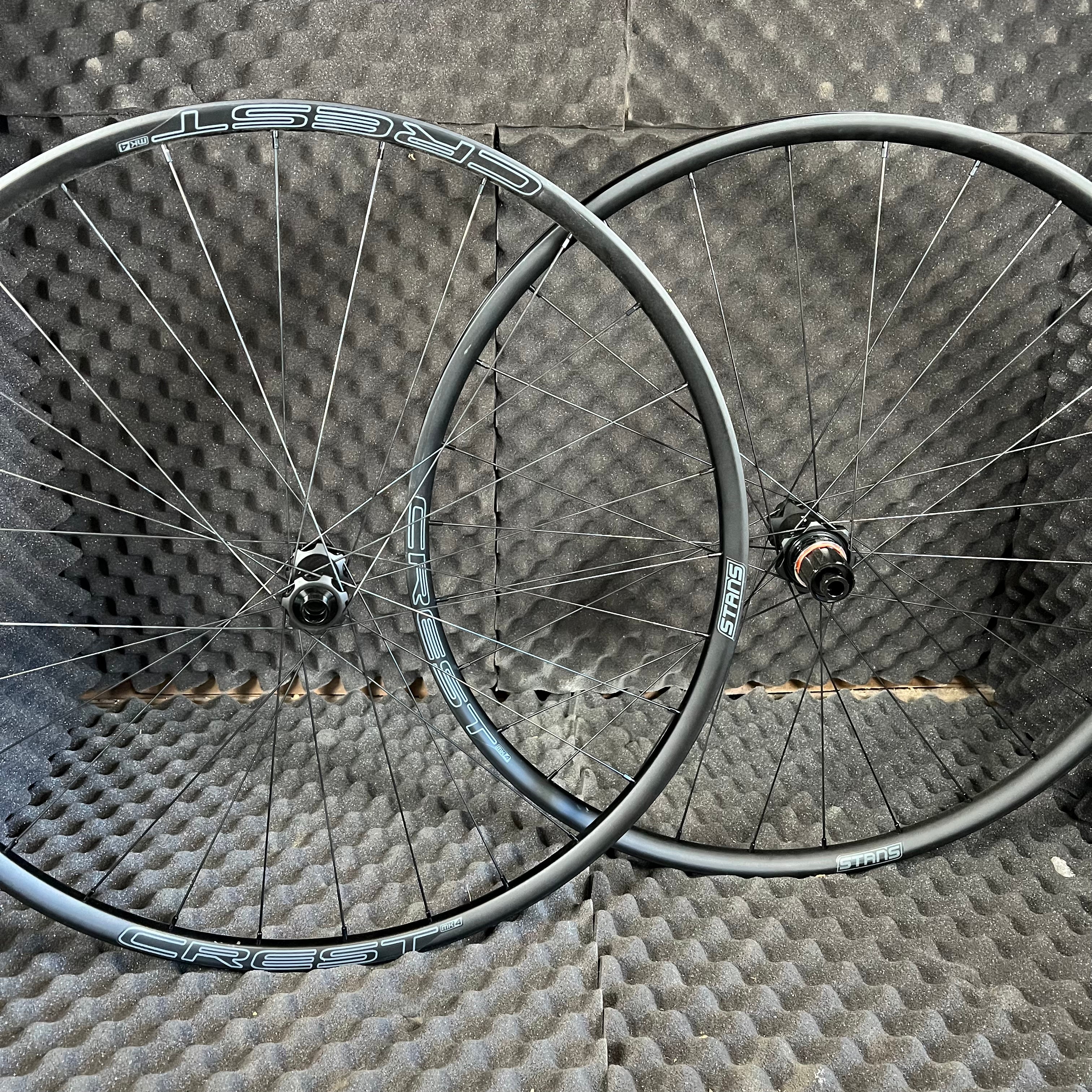 1530 gram Notubes Crest MK4 XC Wheelset
