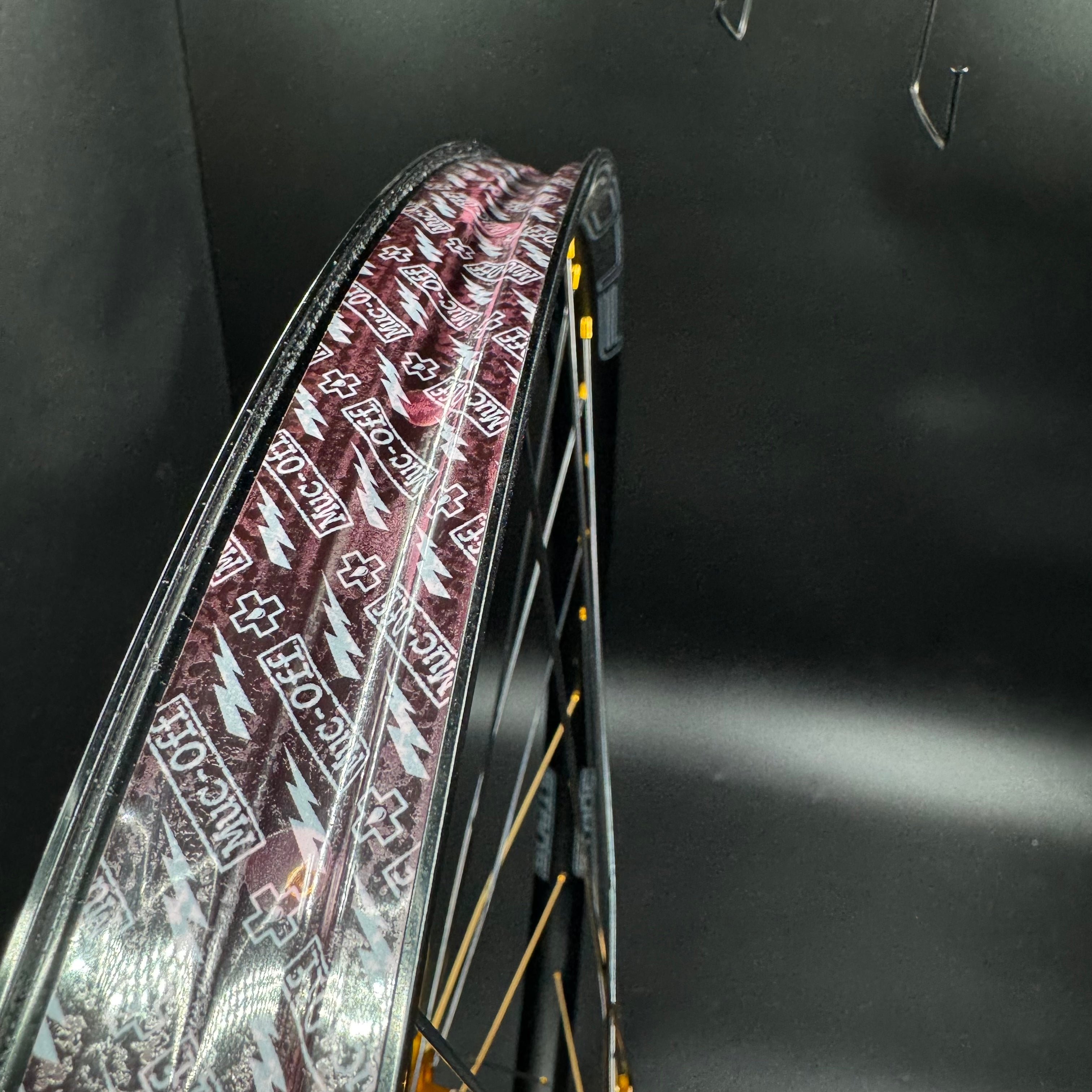 Goldlicious I9 Hydra H2 + Stans Mullet wheelset
