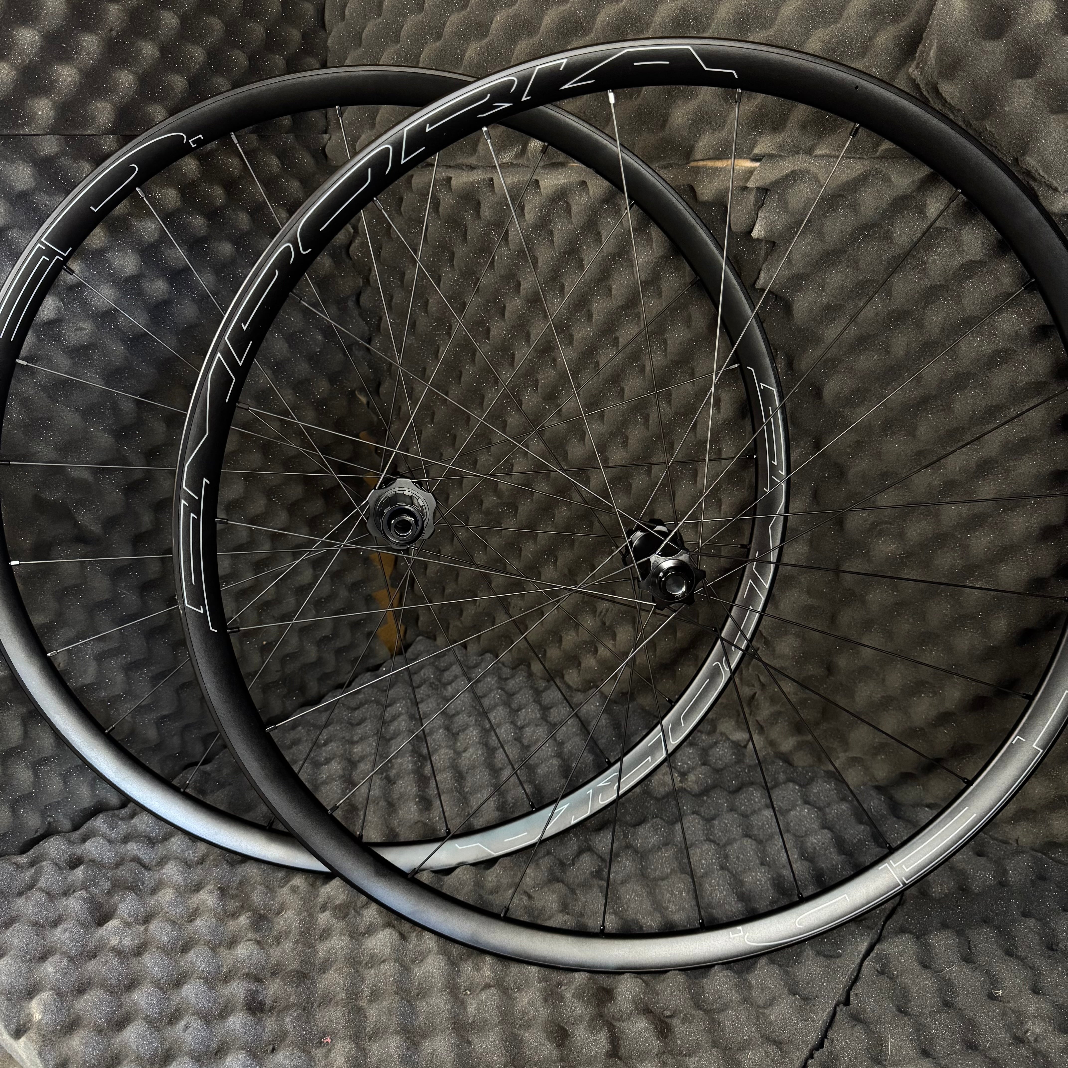 Gravel 1510 Gram Hed Belgium/ Emporia G rims with Enve Interdrive hubs