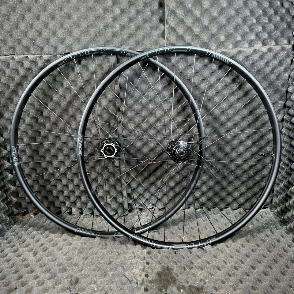 Max strength 29" Flow Ex3 rims with Onyx Classic hubset