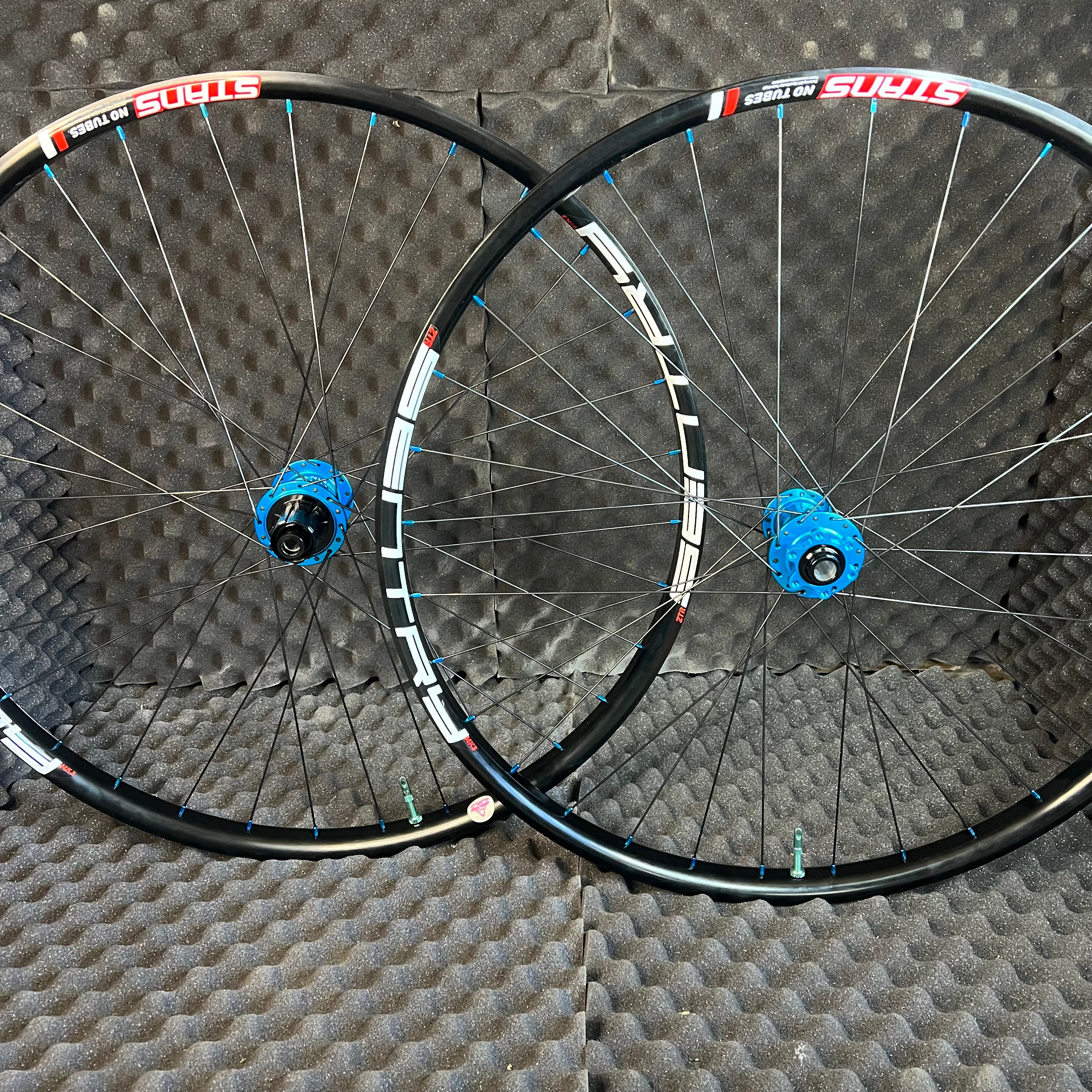 Notubes Sentry mk3 29 wheelset with Hydra hubs
