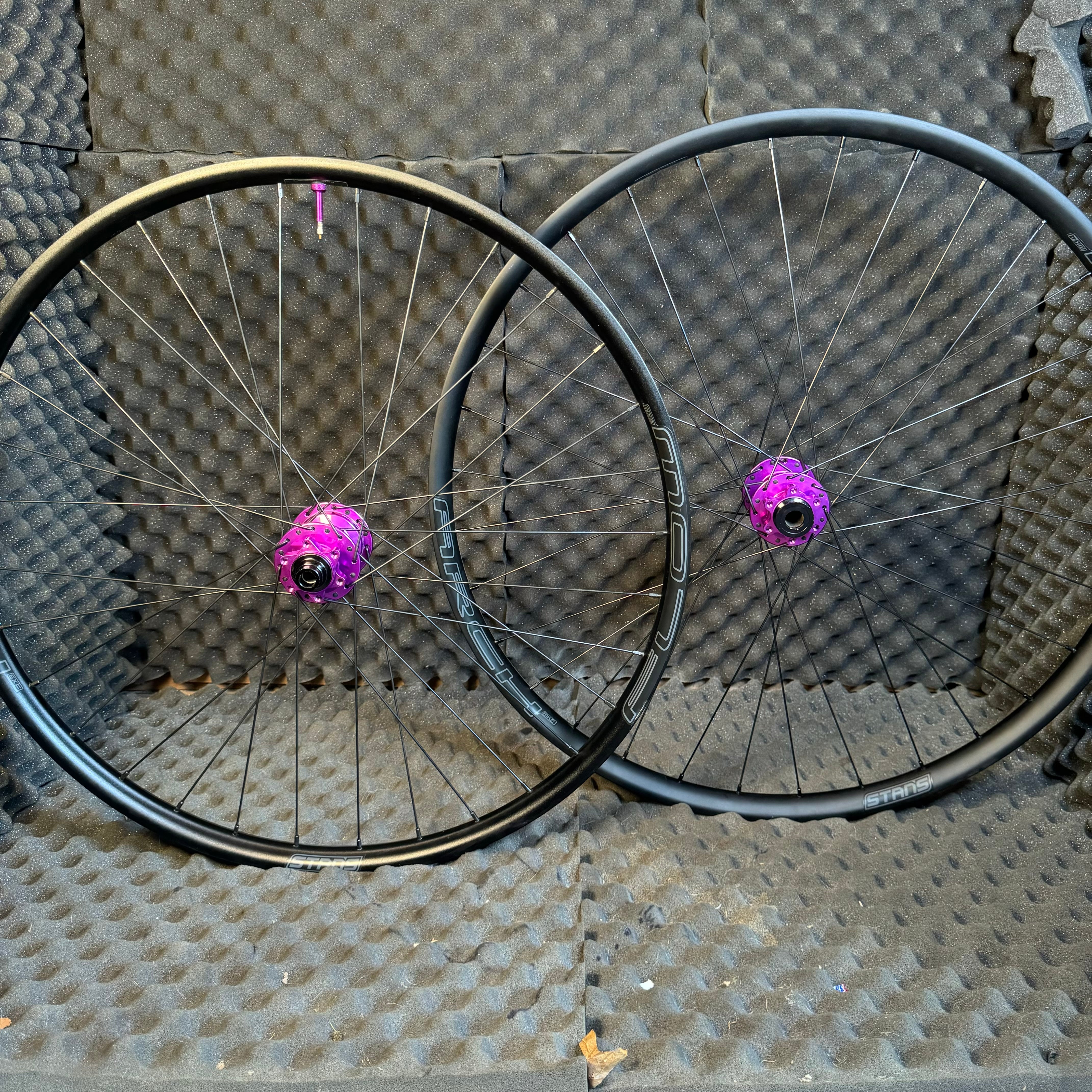 Mullet Notubes Hard Trail wheelset with Hope Boost hubs