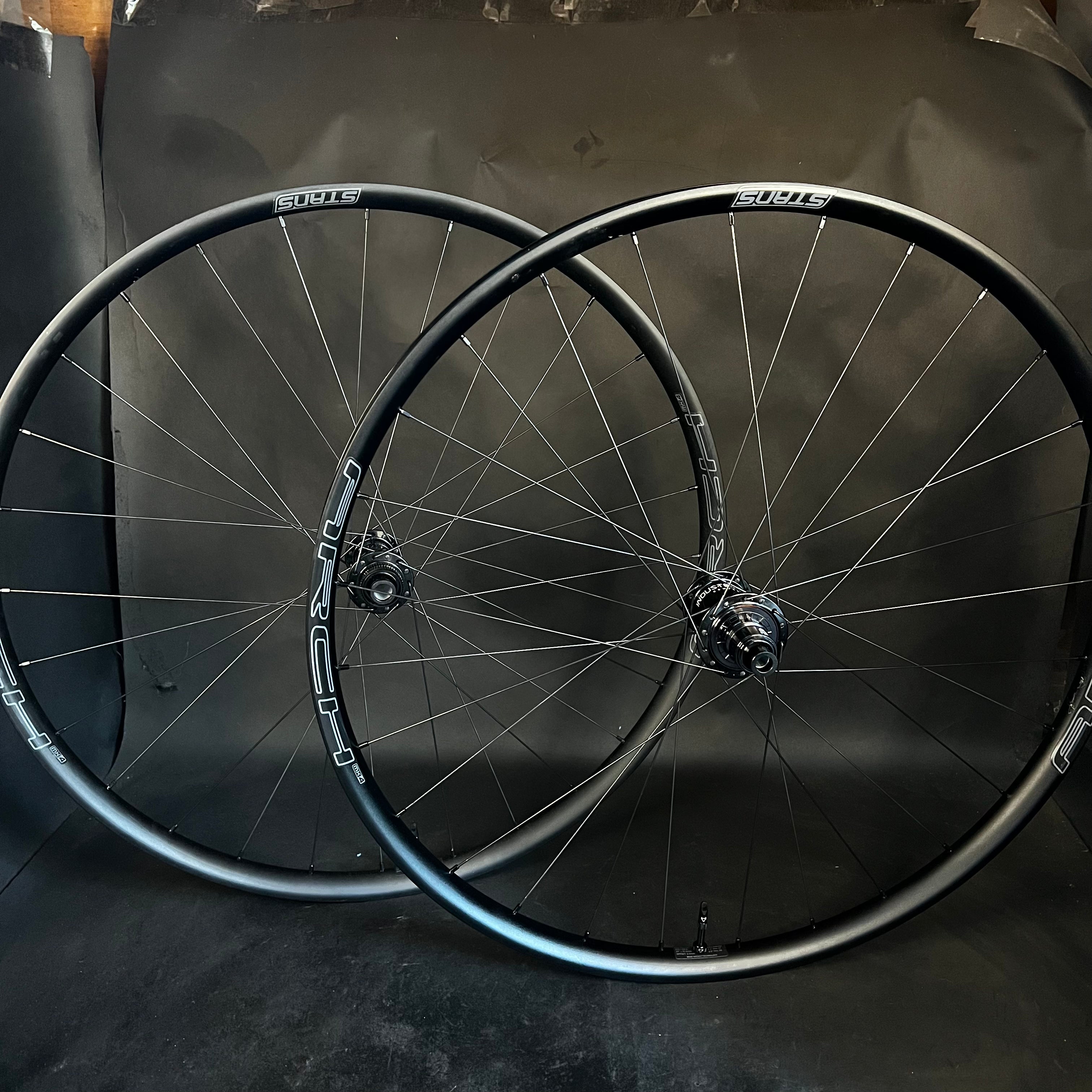 I9 Hydra Boost Cl hubs and 29" Arch MK4 rims
