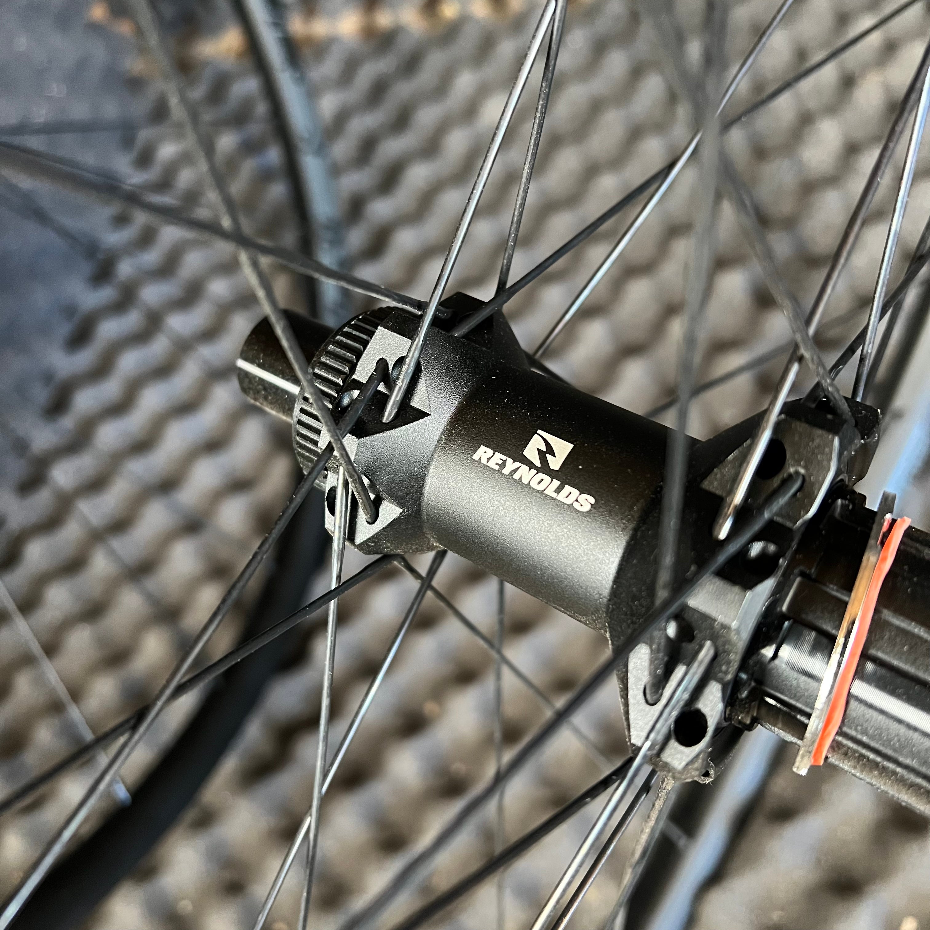 1530 gram Notubes Crest MK4 XC Wheelset