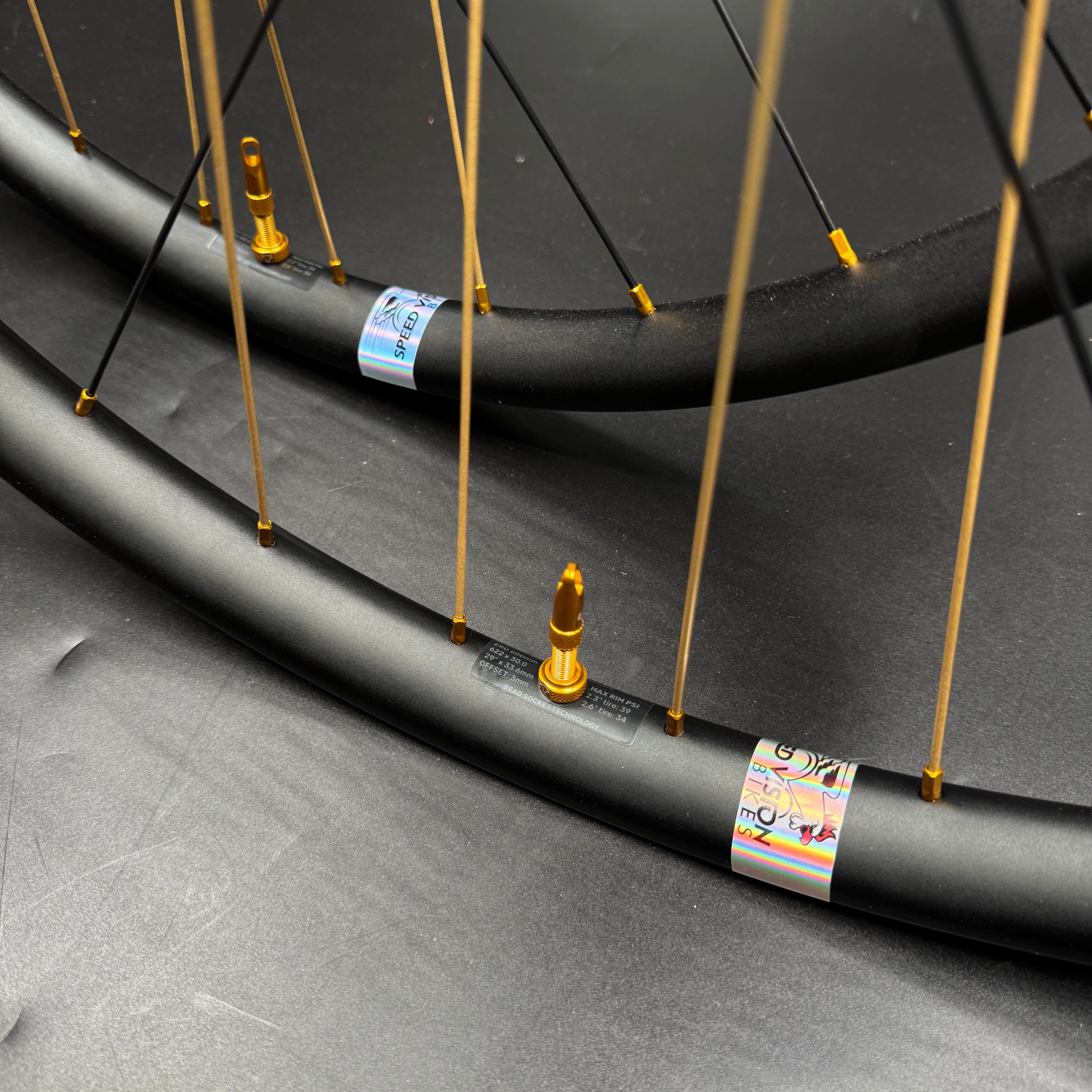 Goldlicious I9 Hydra H2 + Stans Mk4 wheelset Goldlicious I9 Hydra H2 + Stans Mk4 wheelset
