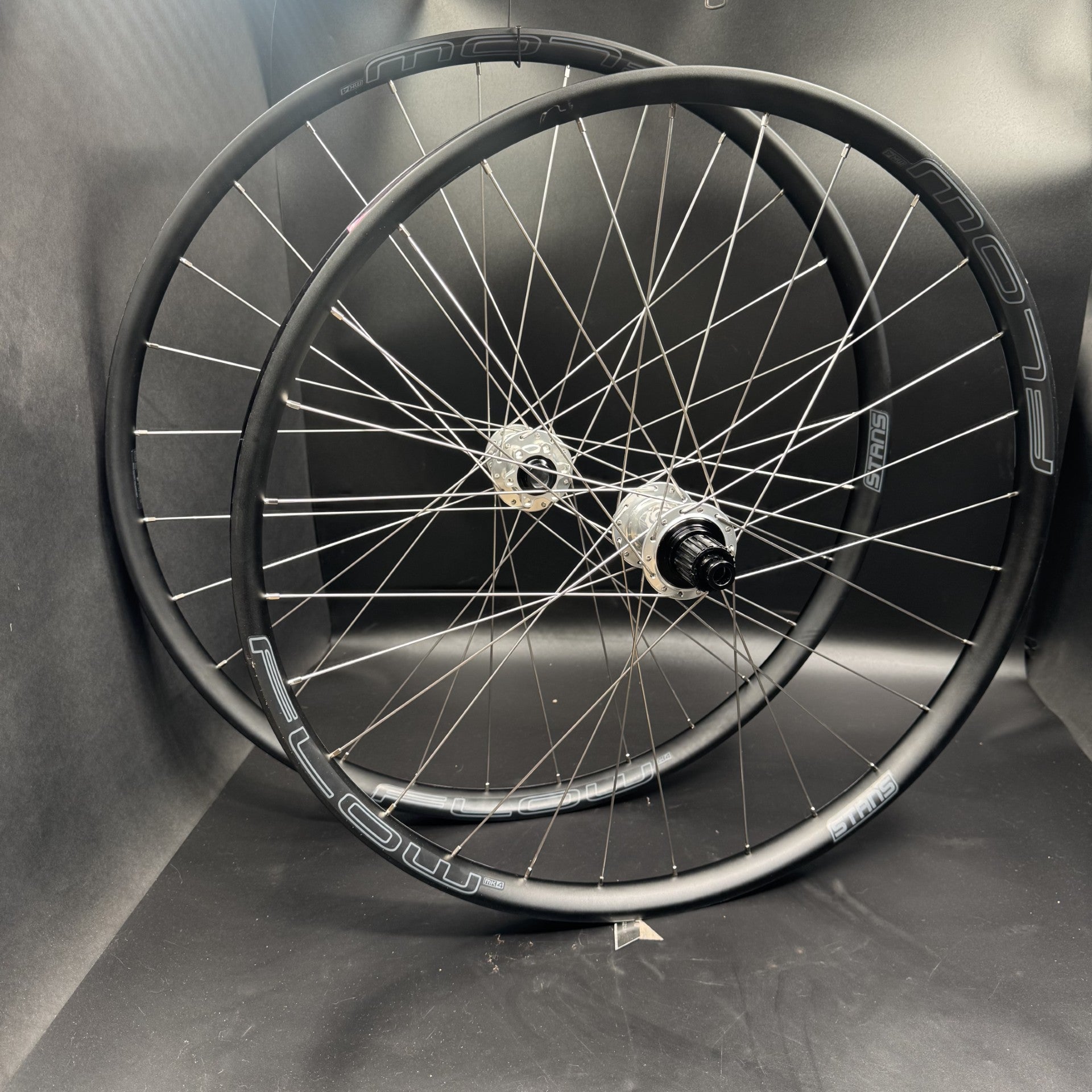 Classic Silver I9 Hydra H2 hubs with Flow mk4 Hard Trail rims