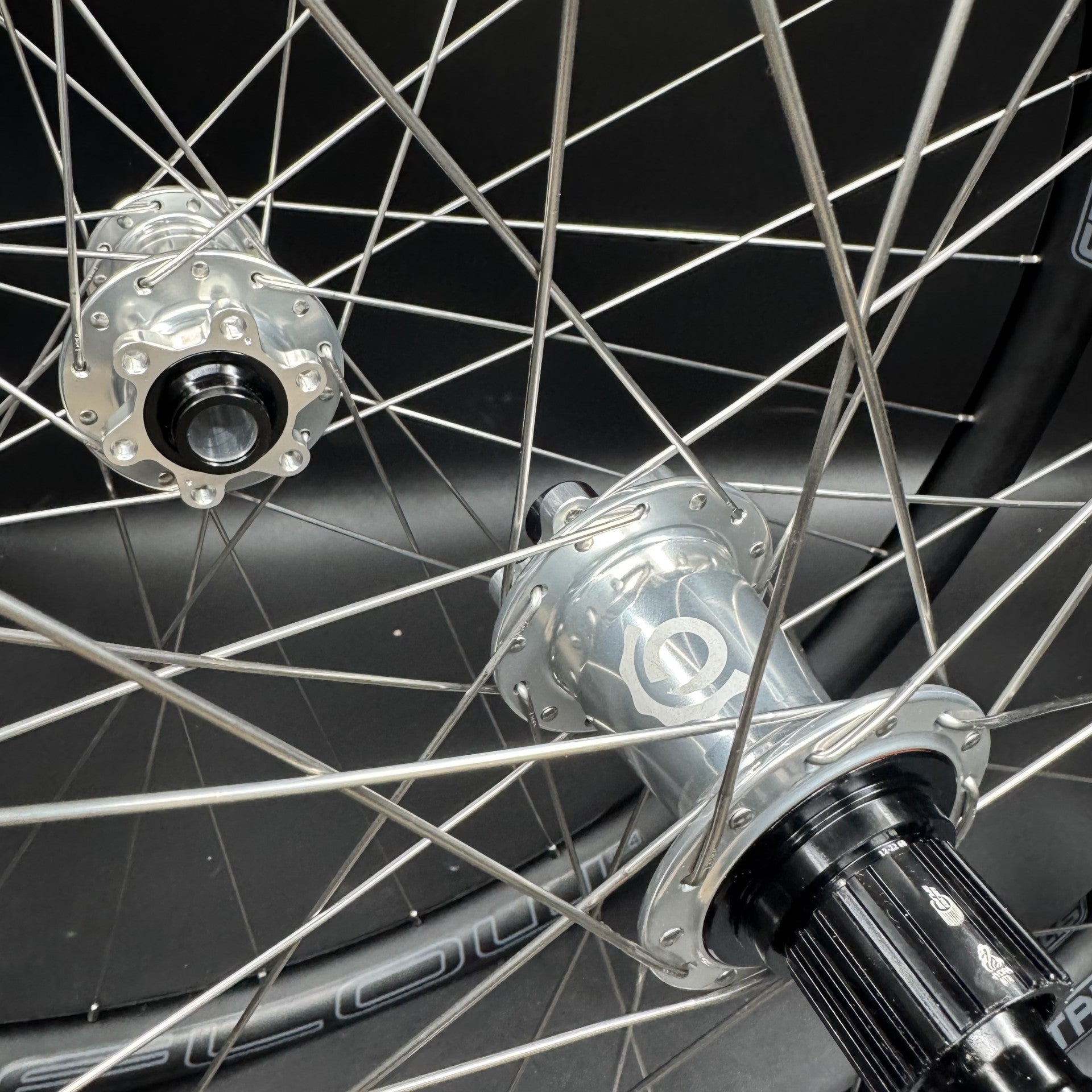 Classic Silver I9 Hydra H2 hubs with Flow mk4 Hard Trail rims