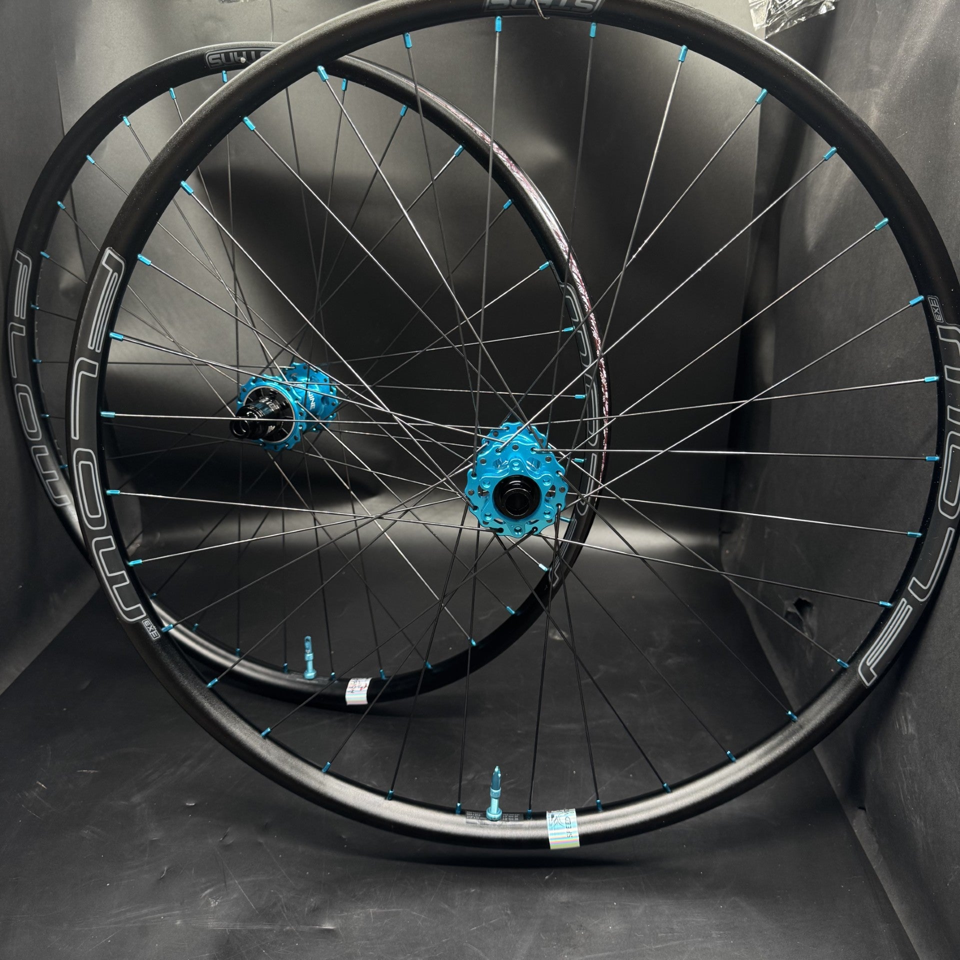 Flow Ex3 Hard Enduro set with Hydra H2 hubs