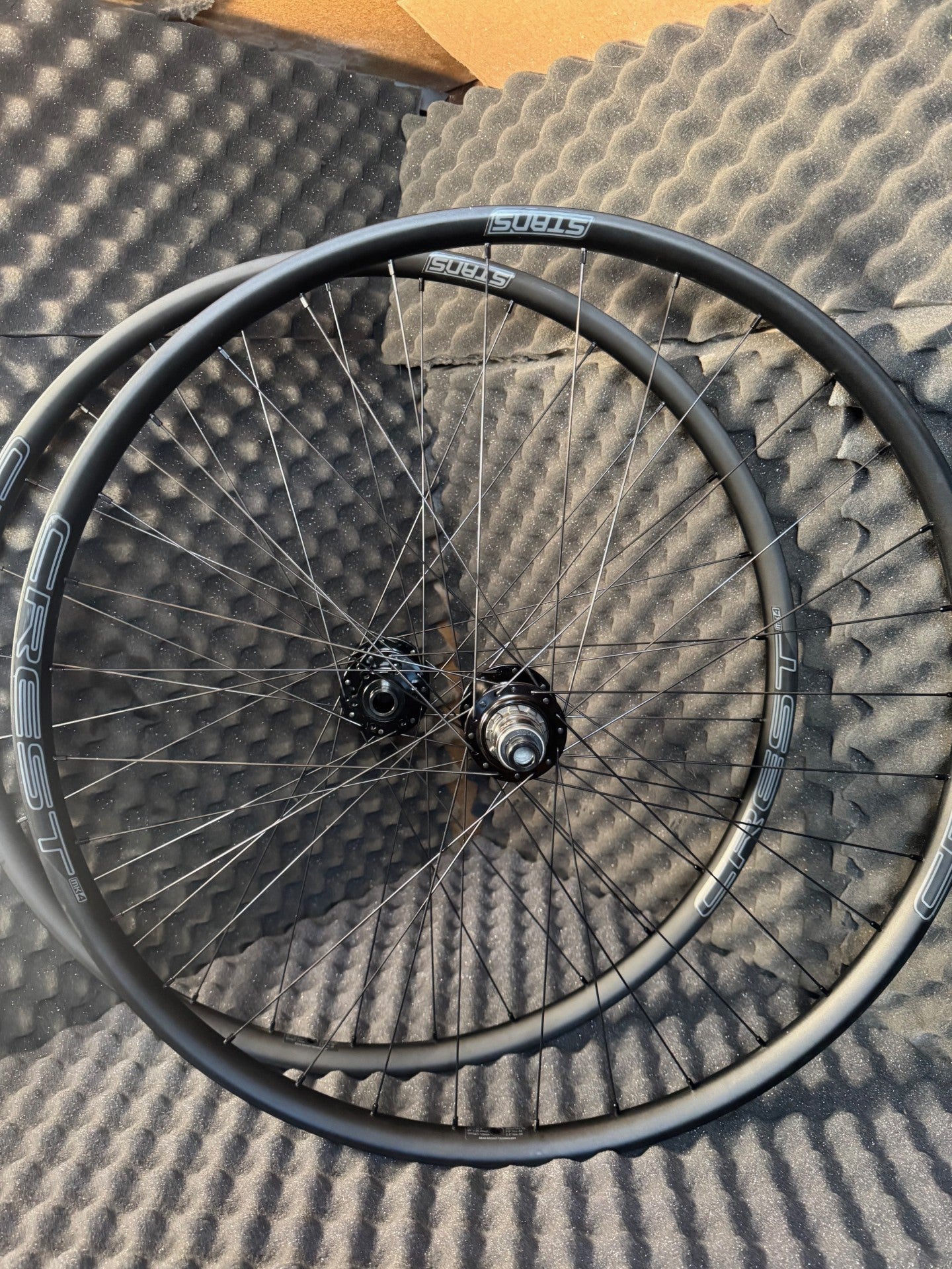 Custom Gravel wheels with NoTubes Crest mk4 rims and Sun SRC hubs