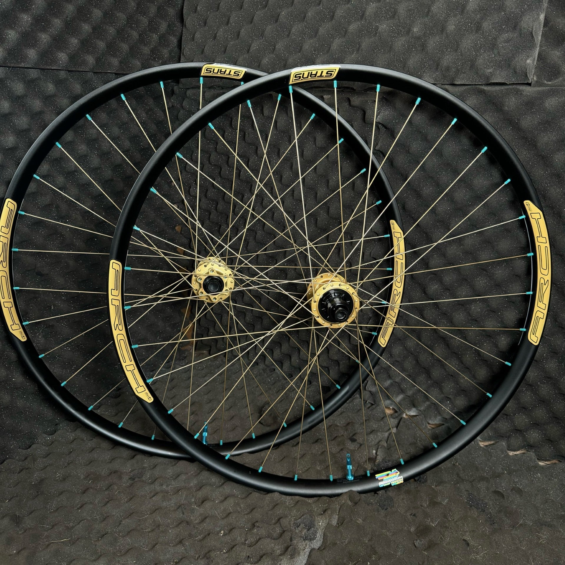 Fox Podium Gold I9 Hydra's with Arch mk4 Trial Rims