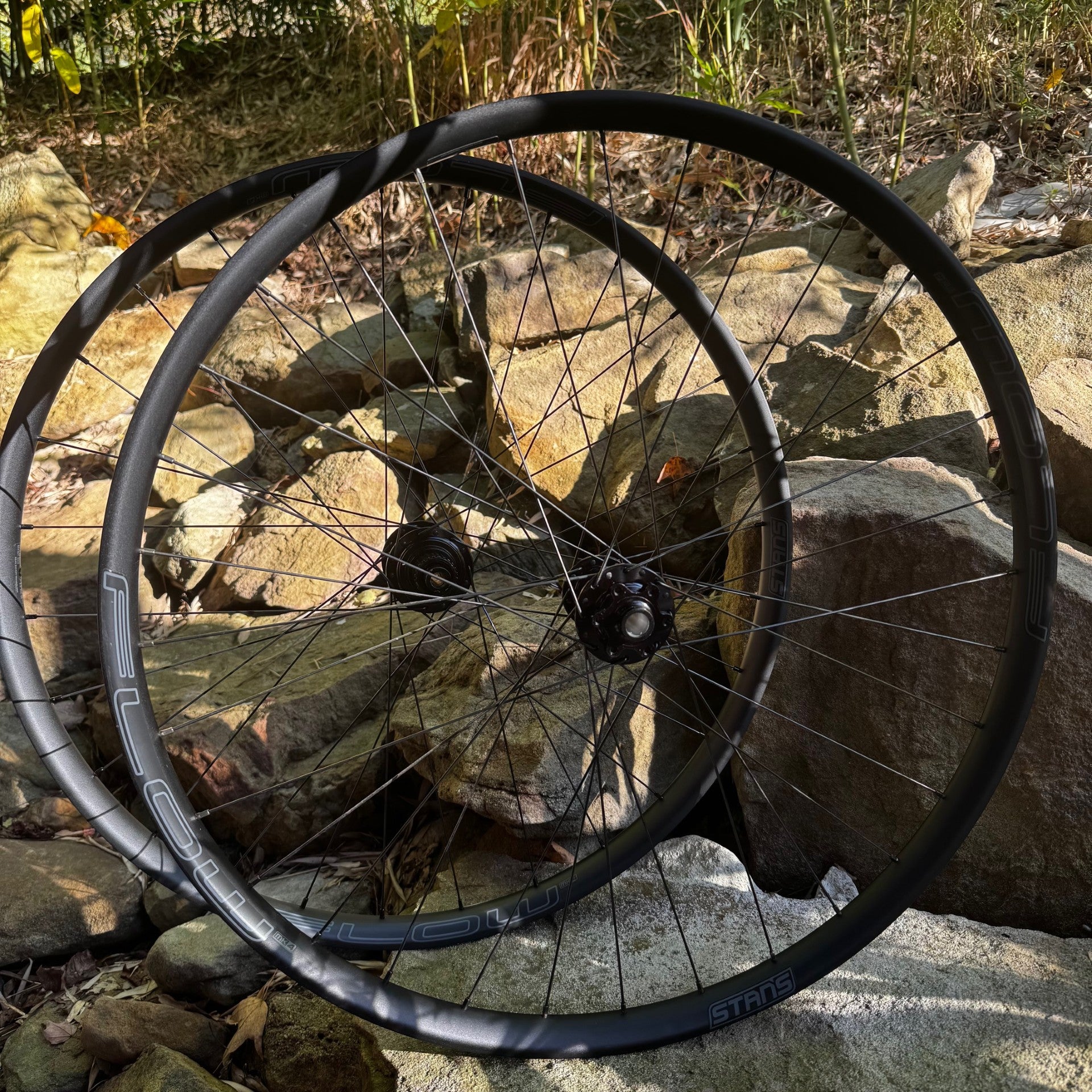 I9 Hydra Hubs with 29" Flow mk4 Trail rims