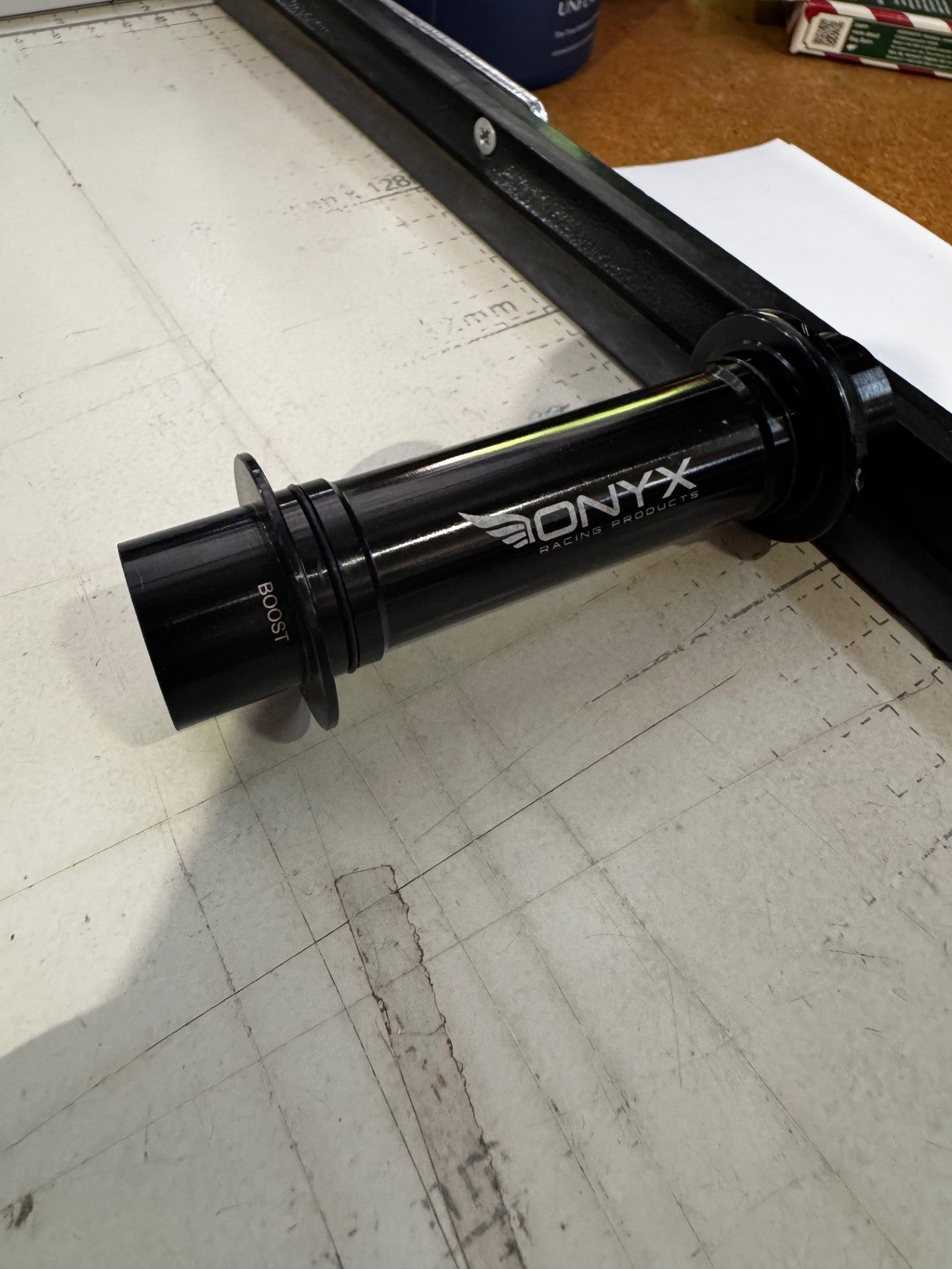 Onyx Classic 20x110 Boost axle/ Pinch nut