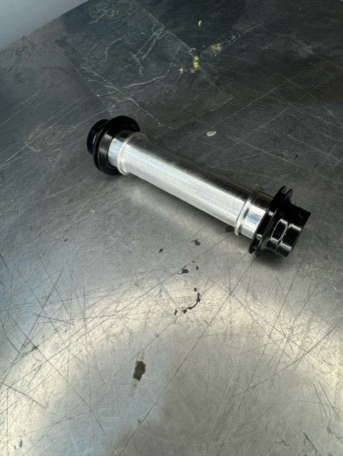 Industry Nine Hax2600 front 15mm axle with Hkma03 endcaps