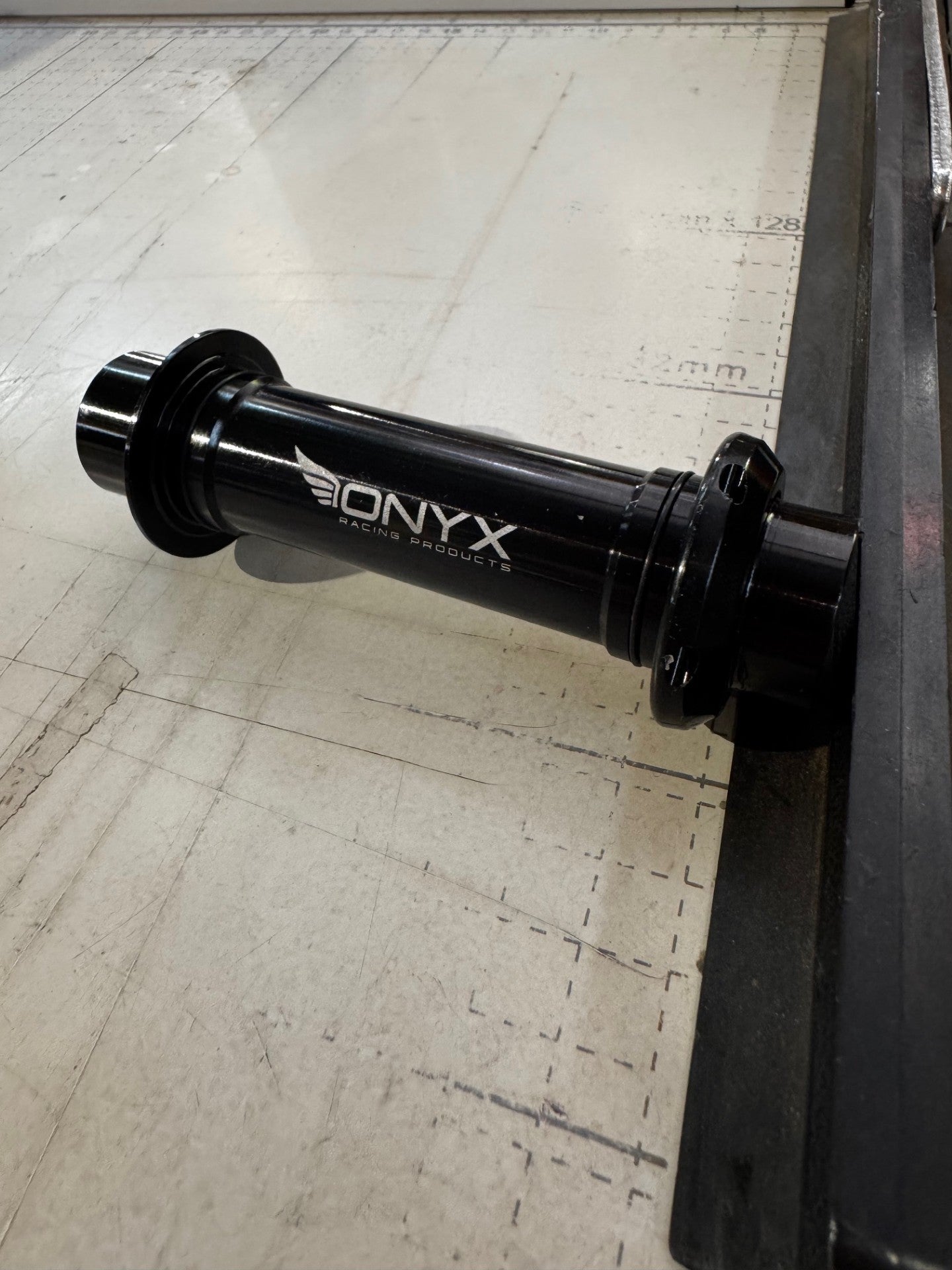 Onyx Classic 20x110 Boost axle/ Pinch nut