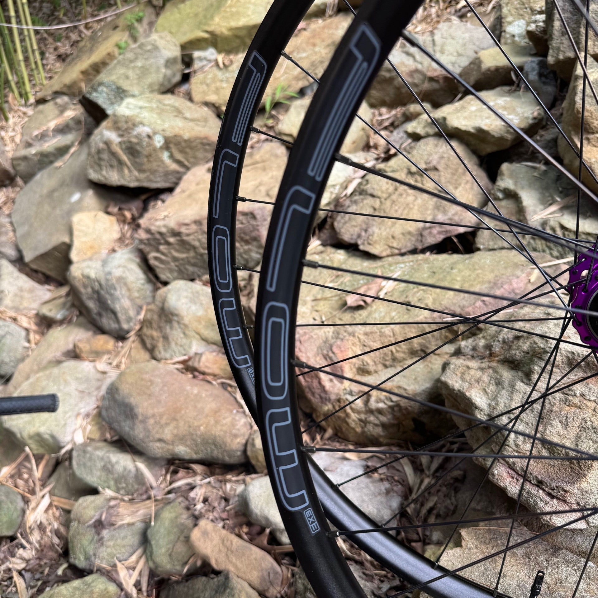 Big MTN Wheels: I9 hydra 2 with notubes Flow EX3 rims.