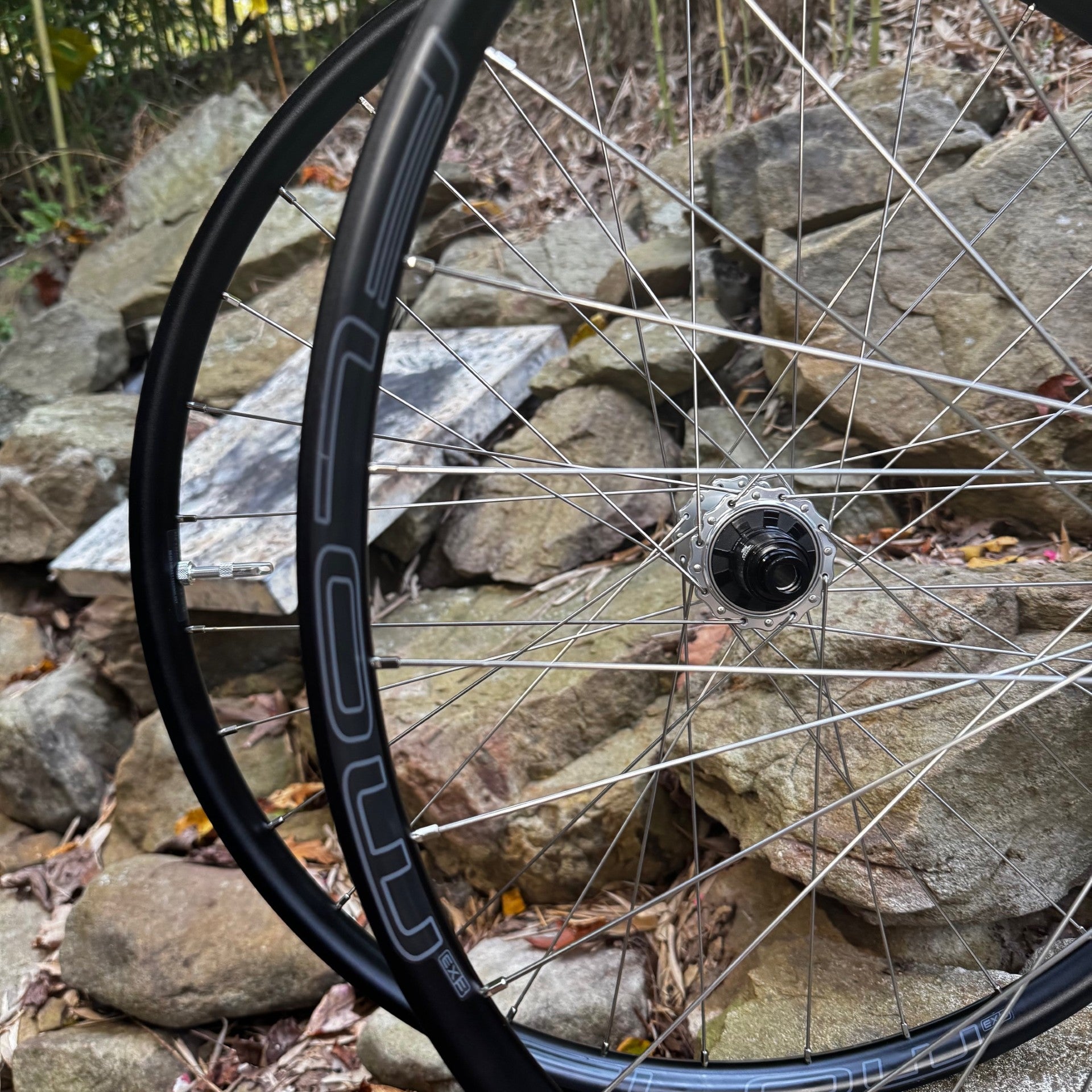 Classic Silver I9 Hydra H2 hubs with Flow mk4 Hard Trail rims